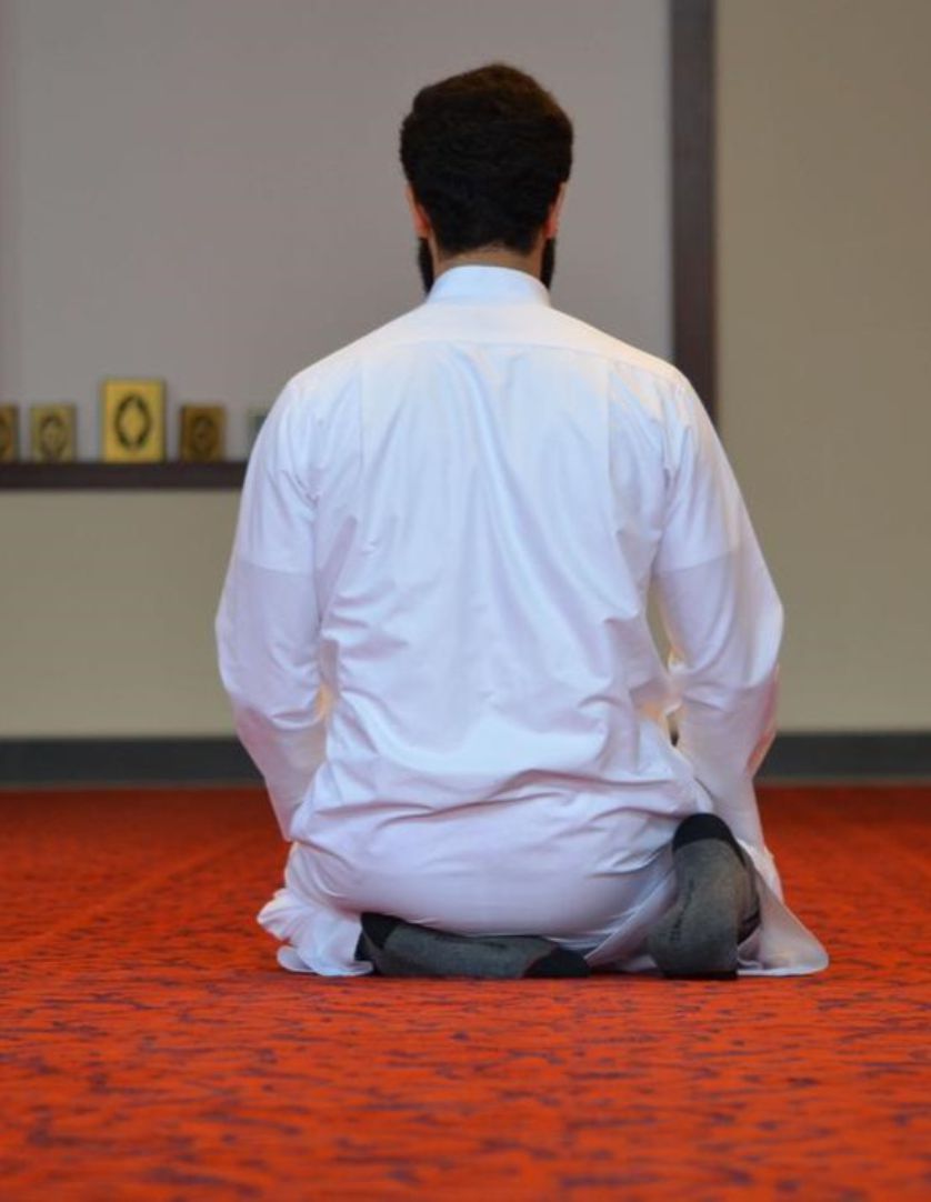 how to sit when praying solat, sitting between sujood on prayer solat, what to say while on juluus sitting on prayer, perfect way to sit during prayer