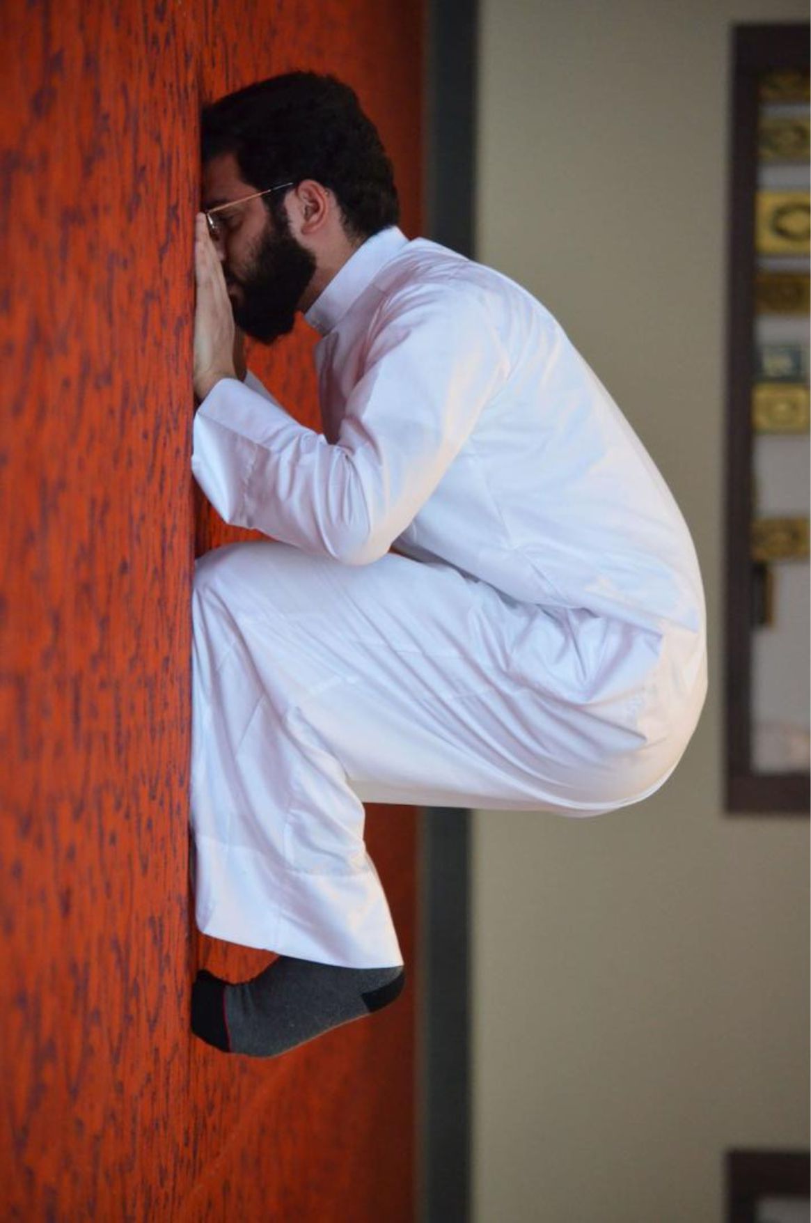 how to postrate on solat, best position to make sujuud, what to say on postration while praying, how to make perfect sajda