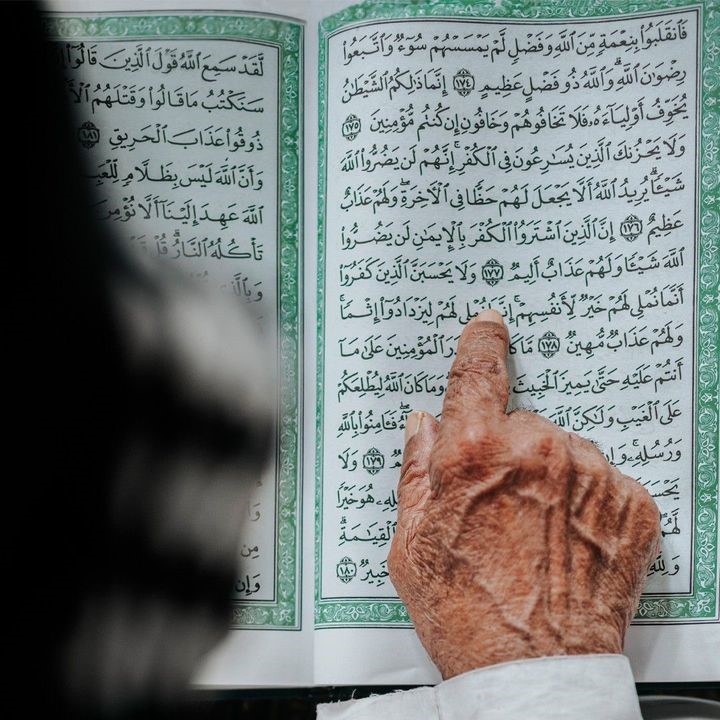 best alfa to teach you tajweed, top best islamic cleric to teach you how to read quran fluently, best online madrasah to teach you arabic phonetics, best online arabic school to learn how to read quran  in lagos abuja nigeria africa.